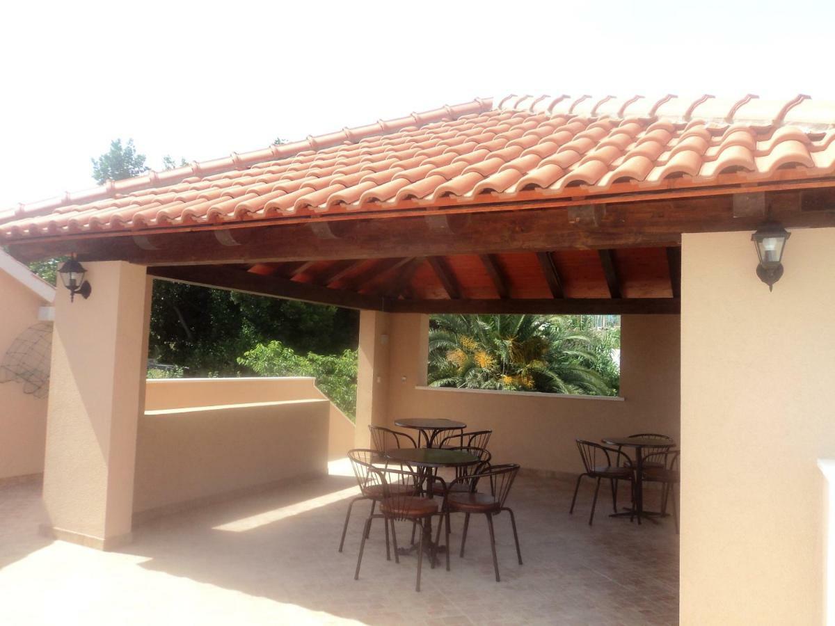 Apartments Karoma Mlini Exterior foto